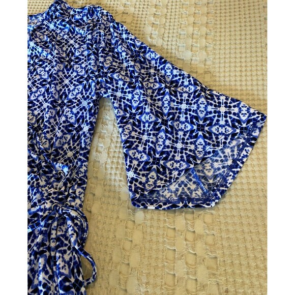 Cato Blouse Size Medium Faux Wrap + Stretch Bell 3/4 Sleeve V Neck Flattering On - Picture 12 of 12